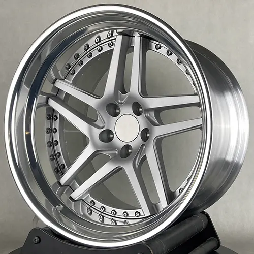 Front view of Volvo C30 T5 matte silver forged wheel