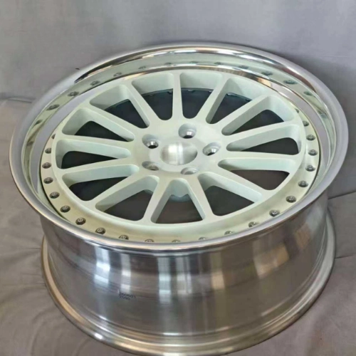 Ferrari 458 14-spoke wheel showing cream center and polished deep lip